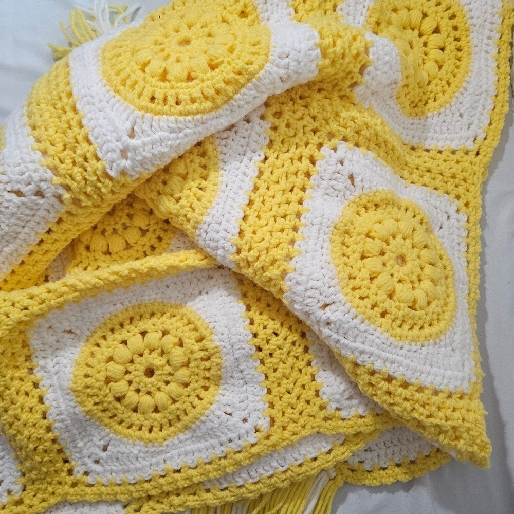 Handmade Yellow White Crochet Granny Square Blanket 37x63 Sunflower Fringe Retro - Picture 13 of 17